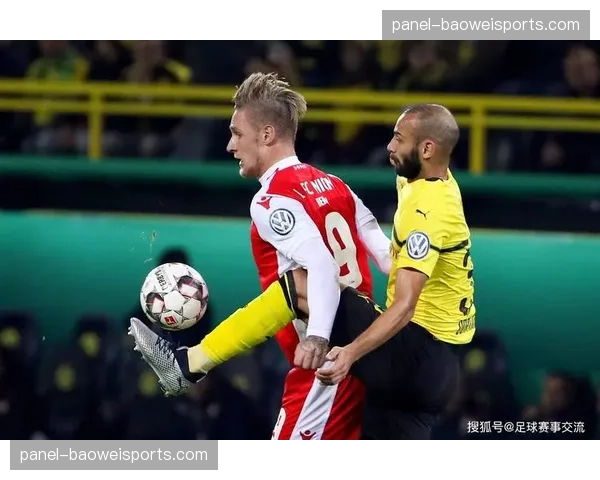 半场：沃尔夫斯堡1-0领先波鸿，温德头球破门
